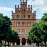 シニアが通う大学とは？通い方や目的、主な学習内容を解説