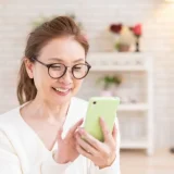 シニアが利用するデバイスの実態をご紹介！スマホも当たり前？