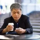 シニアの抱えるデジタルデバイドの現状と対策を徹底解説