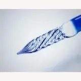 デジタルの時代にガラスペンとインクの美しさで癒される