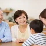 シニアの家族関係はなぜ変わる？距離感・役割・本音から読み解く現代シニアのインサイト